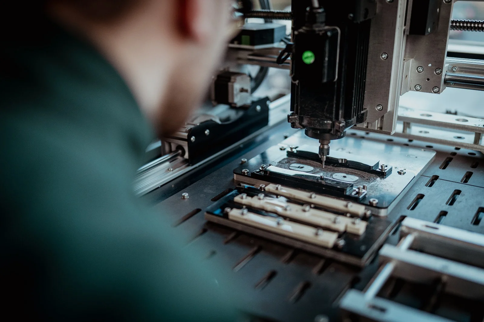 atelier phase 2 des etapes de fabrication la decoupe de la monture a la cnc
